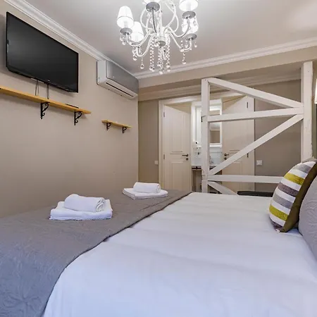 Lovelystay - Charming Douradoures I Апартаменти *